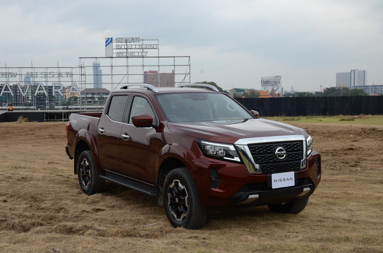 นิสสัน นาวารา Double Cab 4 WD ลุยได้สบายขึ้น