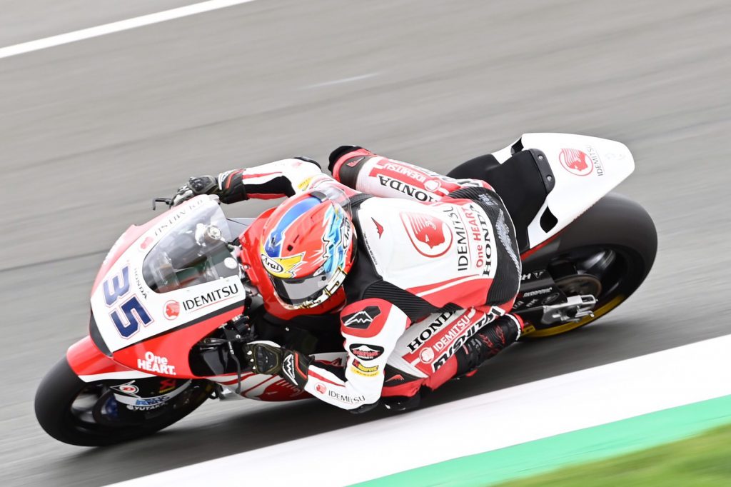 “สมเกียรติออกสตาร์ทแถวที่ 9 ในการแข่งขันรุ่นโมโตทู