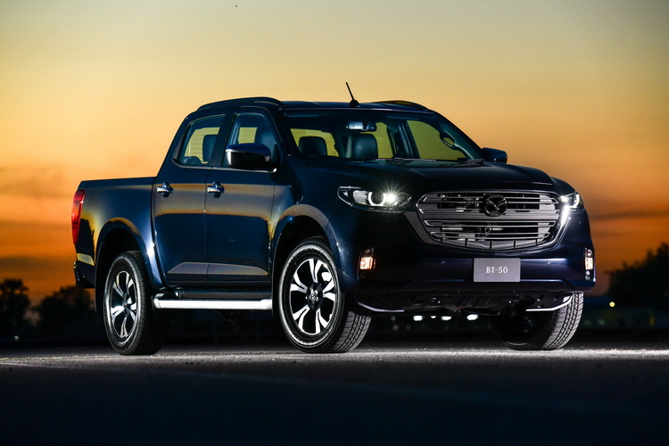 MAZDA BT-50 สี่ประตูขับสี่สะดวกสบายคล้ายรถเอสยูวี