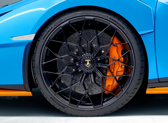 Lamborghini เลือกยาง Bridgestone ติดรถ Huracán STO