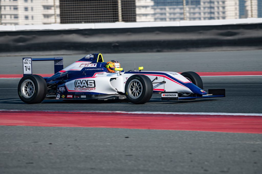 เติ้น ทัศนพล อินทรภูวศักดิ์ ประเดิมศึกรถสูตรครั้งแรกด้วยผลงานอันยอดเยี่ยม