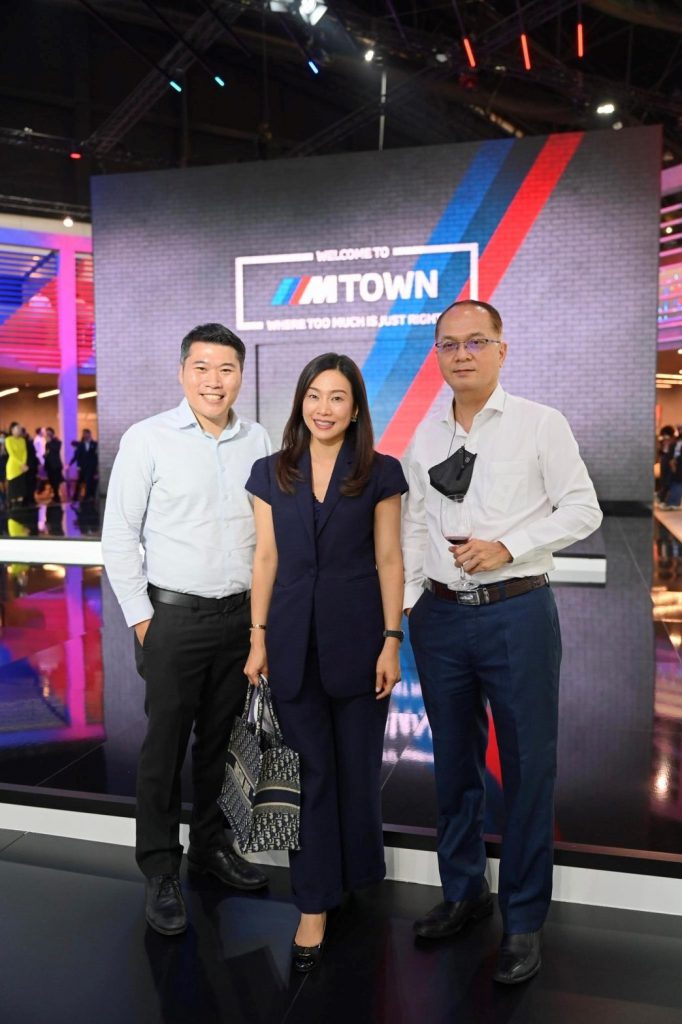 คณะผู้บริหารแอกซ่าร่วมงานบางกอก อินเตอร์เนชั่นแนล มอเตอร์โชว์ ครั้งที่ 42