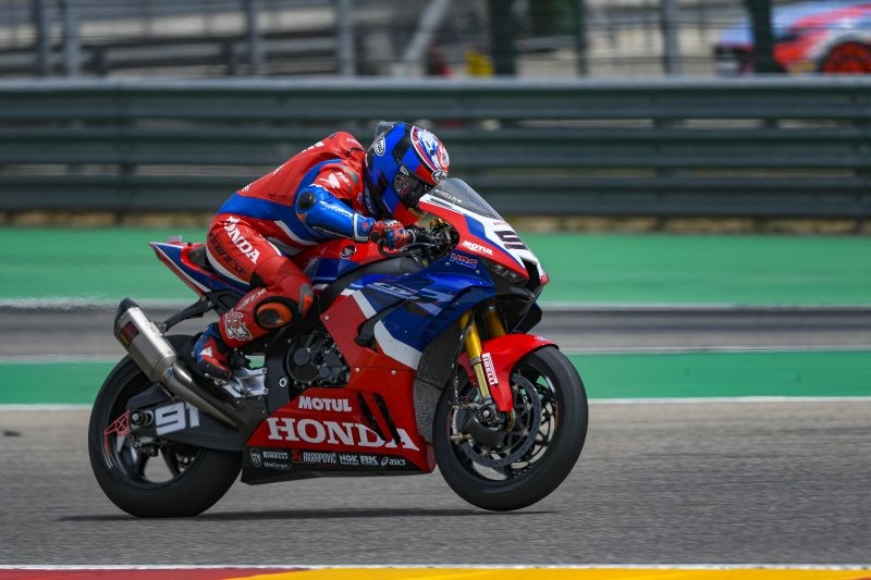 “ฮาสลัม” บิด CBR1000RR-R ซิวอันดับ 8 เวิลด์ ซูเปอร์ไบค์ สนามแรก