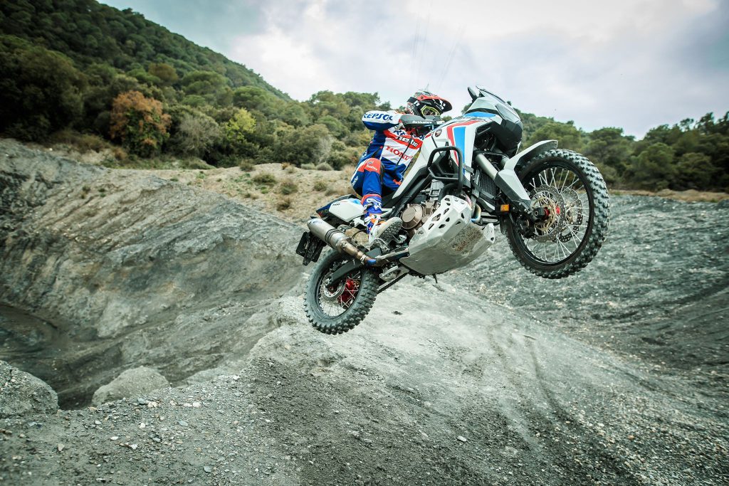 ขี่ยังไงให้โลกจำ! “โทนี โบ” ควบ Honda Africa Twin ทดสอบความแกร่งสไตล์แชมป์โลกเอ็กซ์-ไทรอัล