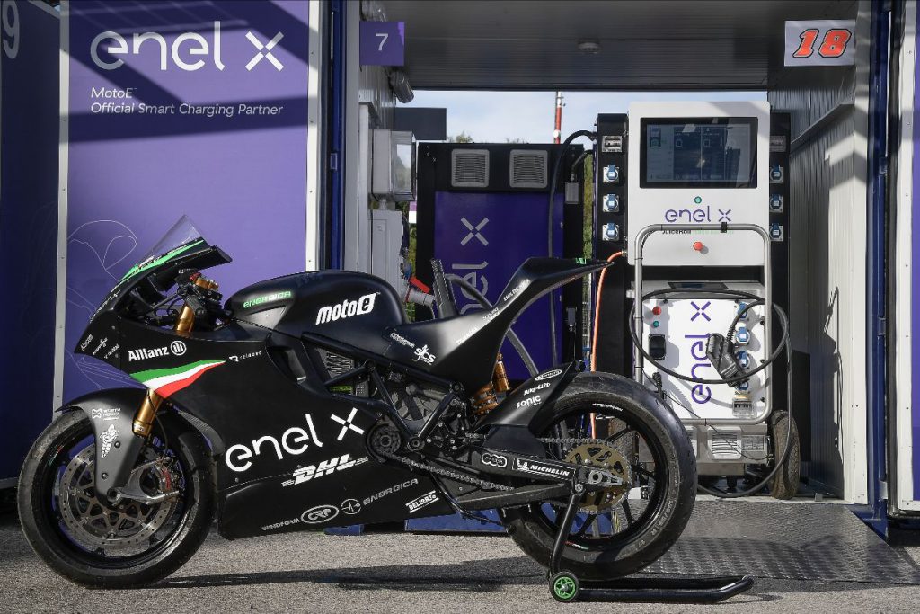 Enel X เปิดตัว Juiceroll Race Edition สําหรับการชาร์จใหม่ FIM Enel MotoE™