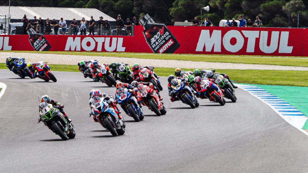 การแข่งขันรถมอเตอร์ไซด์สุดสัปดาห์ที่เต็มไปด้วยแอ็คชั่น