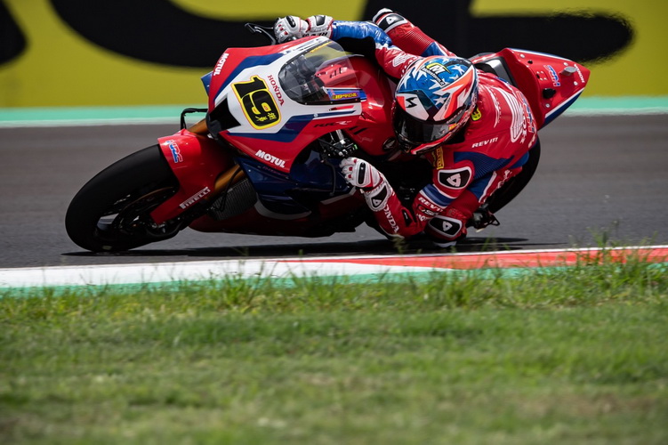 “เบาติสต้า” รั้งท็อปโฟร์วันแรก เวิลด์ซูเปอร์ไบค์อินโดนีเซีย