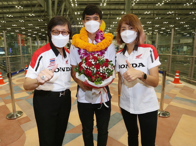 ต้อนรับ “ก้อง-สมเกียรติ” บินกลับไทย