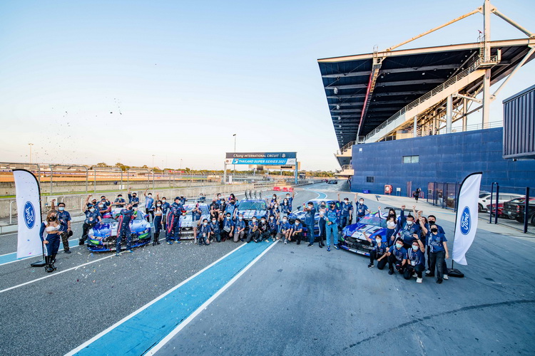 ฟอร์ด ไทยแลนด์ เรซซิ่ง คว้าชัยรุ่น TAV8 กระบะ‘ไทยแลนด์ ซูเปอร์ ซีรีส์ 2021’
