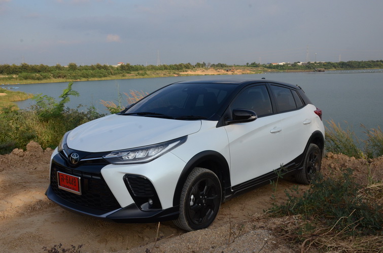 TOYOTA YARIS X-URBAN แต่งในสไตล์ครอสโอเวอร์