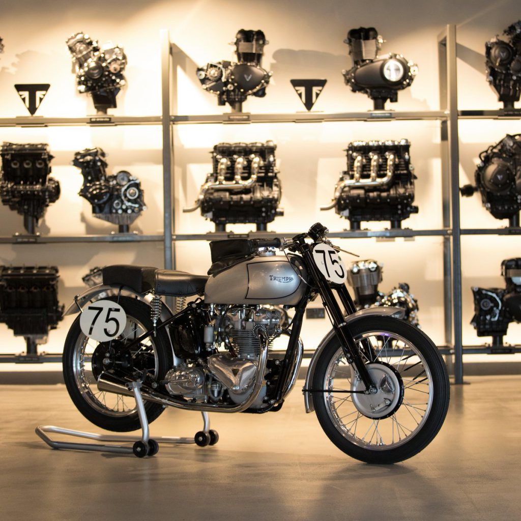 ไทรอัมพ์ฉลอง 120 ปี