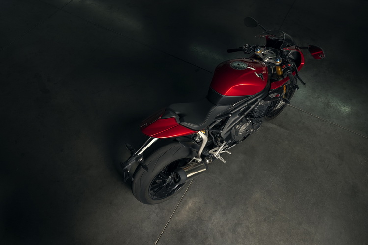 “ไทรอัมพ์ มอเตอร์ไซเคิลส์” พาเจาะลึก สปีด ทริปเปิล 1200 อาร์อาร์ และ สปีด ทริปเปิล 1200 อาร์เอส