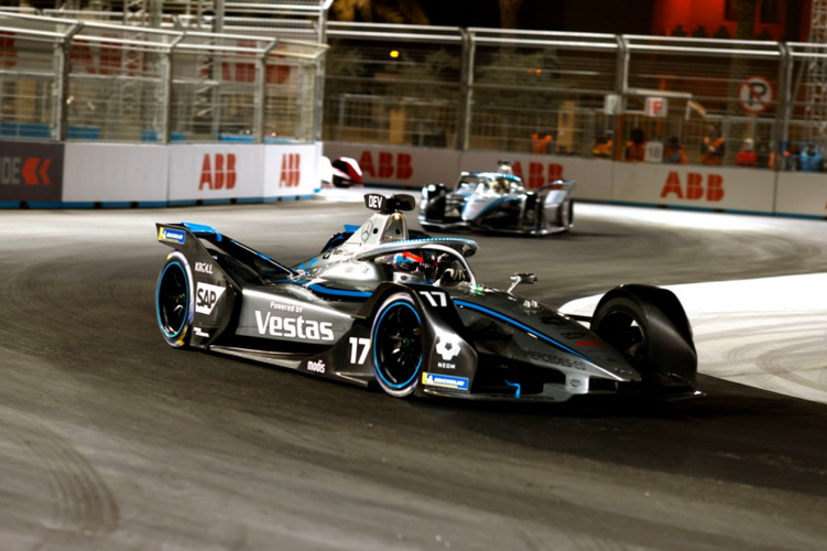 เมอร์เซเดส-EQ ครองชัยชนะครั้งแรกของ ABB FIA