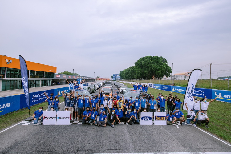 ฟอร์ดชวนลูกค้ากระบะสัมผัสประสบการณ์เร้าใจในสนามแข่ง