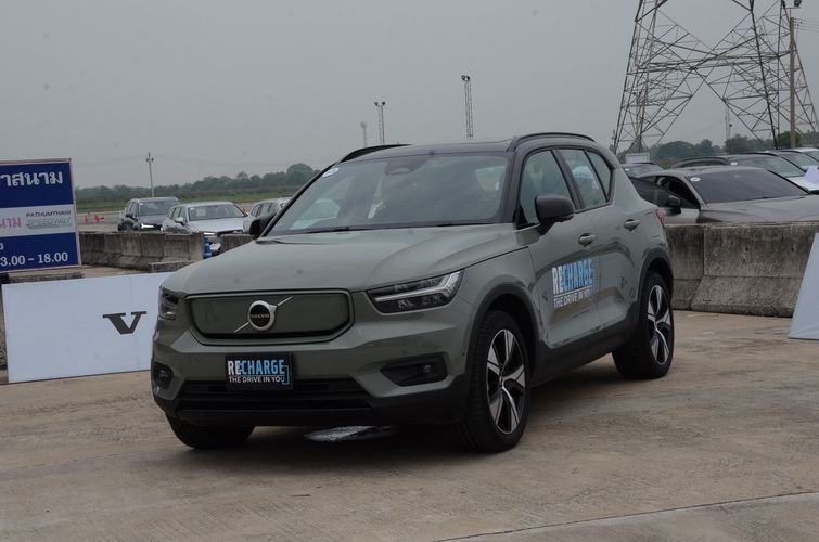 Volvo XC 40 Recharge พลัง 2 มอเตอร์