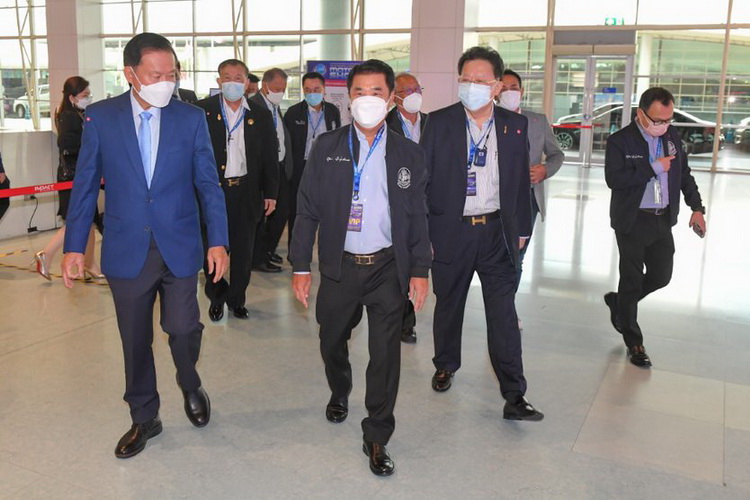 นายสุริยะ จึงรุ่งเรืองกิจ พร้อมคณะฯ เยี่ยมชมการจัดงานบางกอก อินเตอร์เนชั่นแนล มอเตอร์โชว์ ครั้งที่ 43