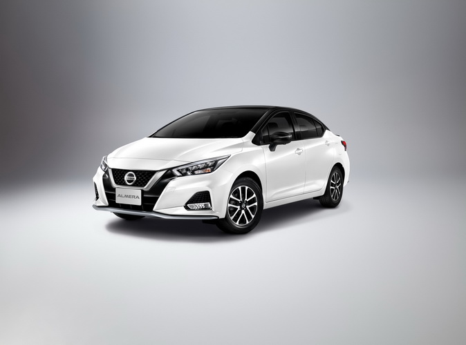 นิสสัน อัลเมร่า ใหม่ ดีไซน์ภายนอกสปอร์ตเข้มทูโทน ตกแต่งสีดำเงา