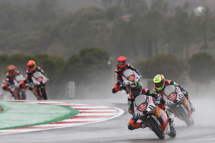 “ก๊องส์-ธัชกร” ซิวกริดที่ 8 โมโตจีพี รุกกีส์ คัพ สนามแรก