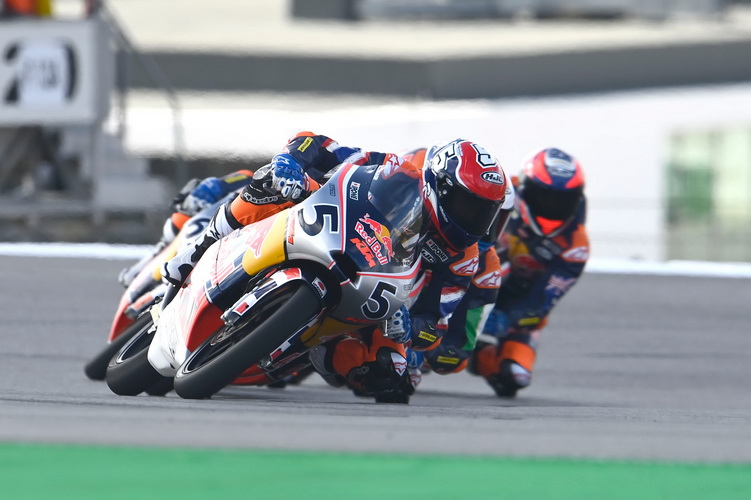 “ก๊องส์-ธัชกร” ซิวท็อป 8 โมโตจีพี รุกกีส์ คัพ สนาม 2