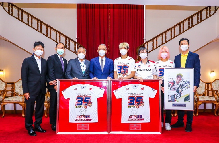 “รมว.ท่องเที่ยวและกีฬา” ยก “ก้อง-สมเกียรติ” ฮีโร่ของคนไทย