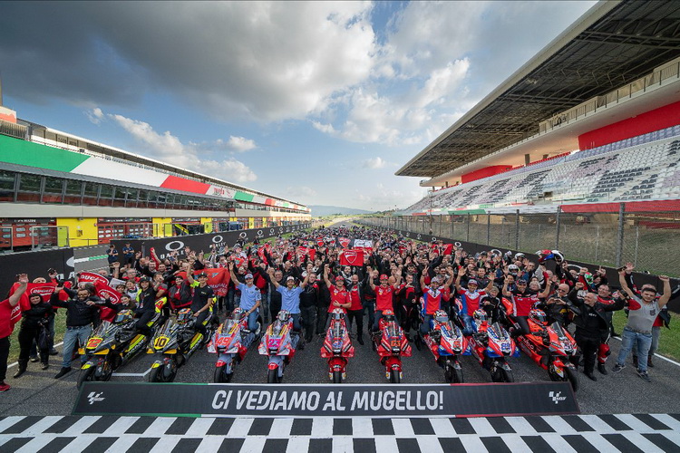 ผู้ขับขี่ Ducati ขึ้นจากโบโลญญาไปยังแทร็ค
