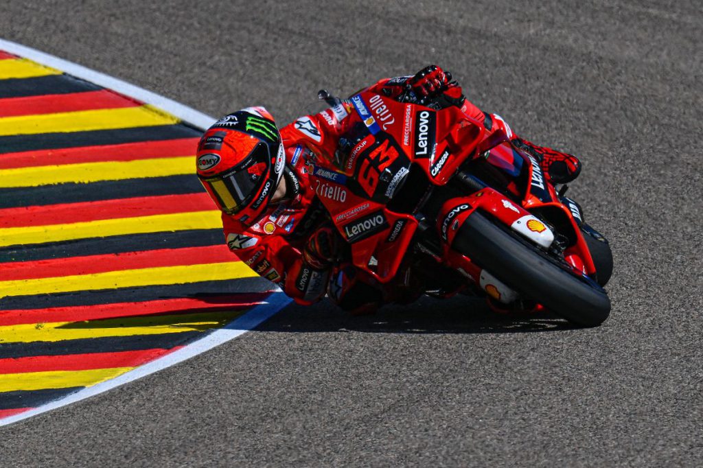 Bagnaia ออกตัวเร็วที่สุดด้วยสถิติรอบใหม่ที่ Sachsenring