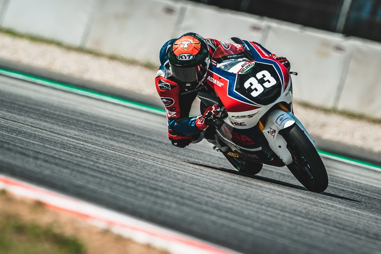 “ก๊องส์-ธัชกร” รั้งรองจ่าฝูงวันแรก จูเนียร์จีพี สนาม 3