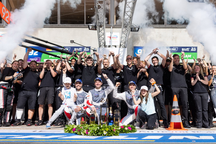 ปอร์เช่คว้าชัยจากการแข่งขัน Le Mans 24 ชั่วโมงในรุ่น GT