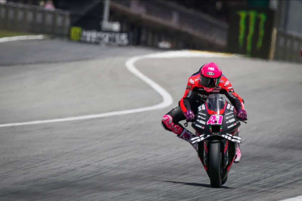 Aleix Espargaro & Viñales นำApriliaเข้าที่ 1-2 ในวันศุกร์