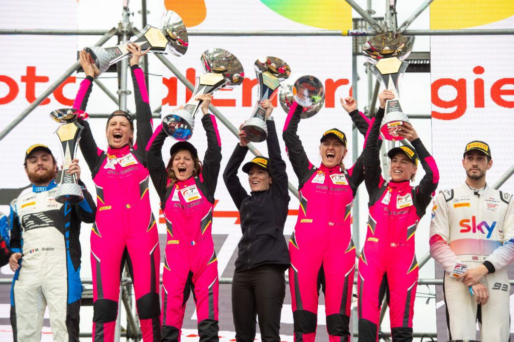 Motul ฉลองทีมหญิงล้วนทีมแรกที่คว้าชัยในตำนาน 24 Hours of Spa