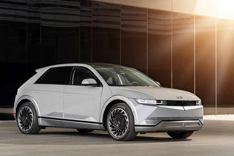 ฮุนได IONIQ 5 ได้รับเลือกจาก Wards เป็นหนึ่งในสิบของเครื่องยนต์และระบบขับเคลื่อนที่ดีที่สุด