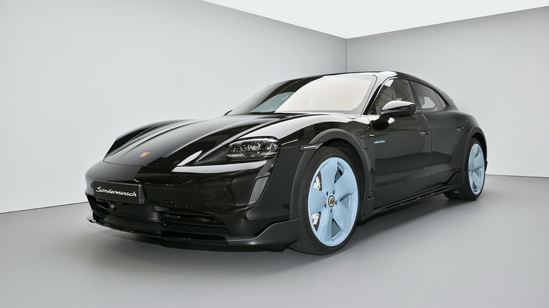 ปอร์เช่ ไทคานน์ ปรับแต่งพิเศษสำหรับซุปเปอร์สตาร์คนดังวงแบล็กพิงก์