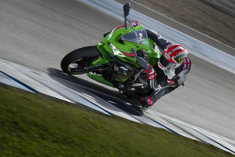 คาวาซากิ วางจำหน่าย Ninja ZX-25R ในราคา 299,000 บาท