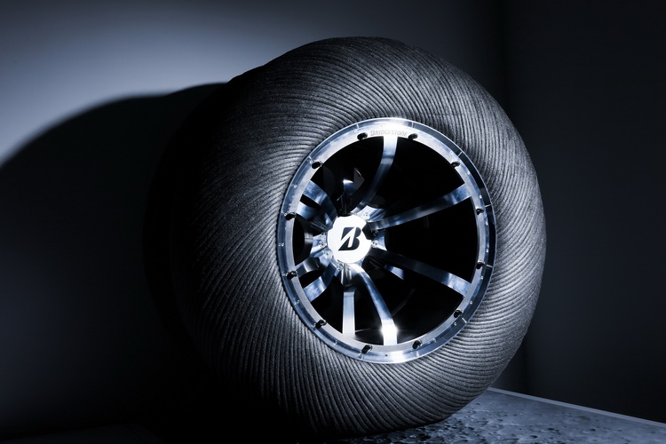 บริดจสโตนพัฒนารถสำรวจดวงจันทร์