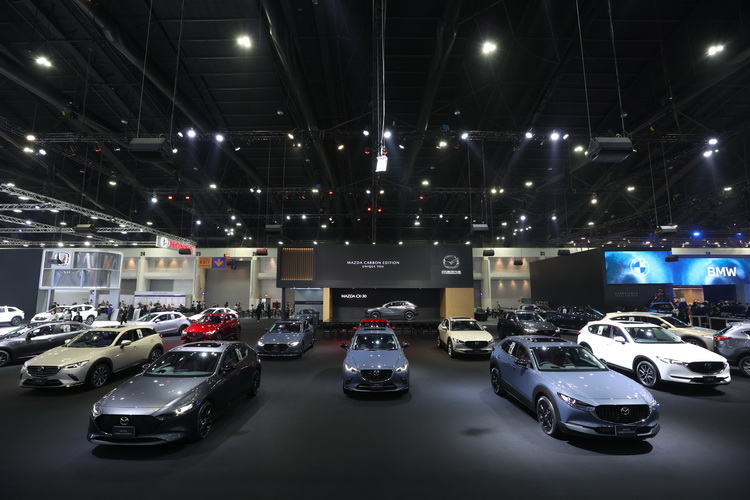 มาสด้าเผยโฉม CX-30 Carbon Edition สีเทา แมชชีน เกรย์ครั้งแรก