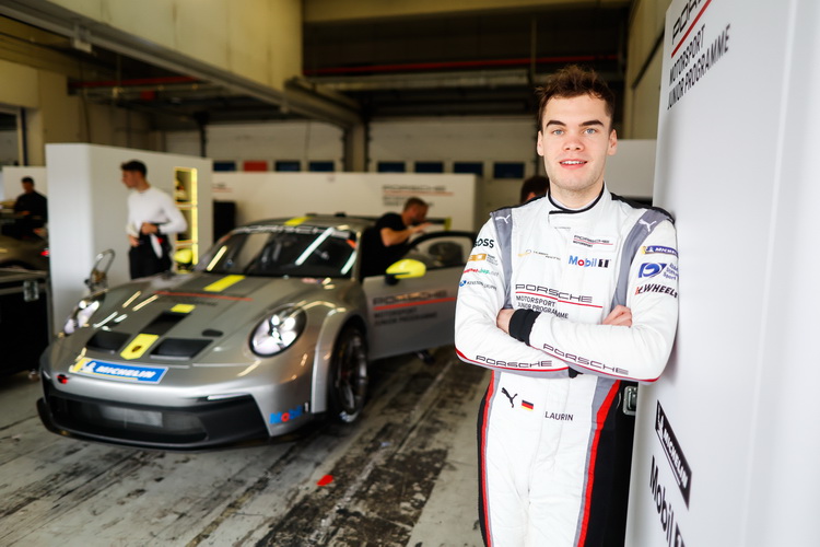 ทีมแข่ง Porsche Coanda Esports Racing สังกัดโรงงานปอร์เช่