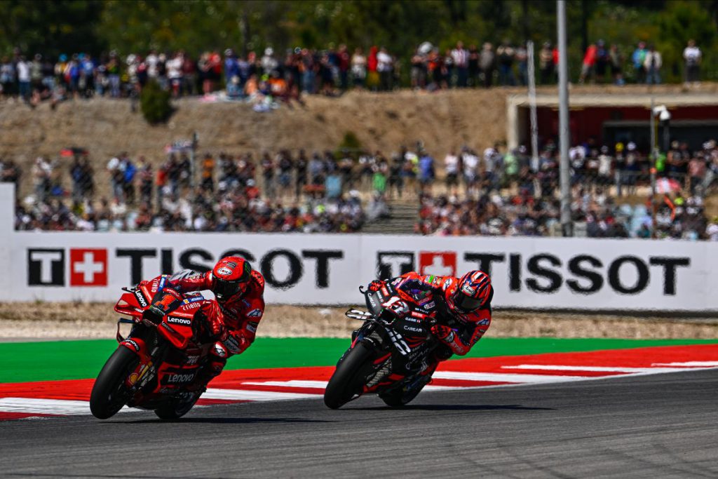 Bagnaia รั้งวินญาเลสและเบซเซคชีไว้ได้