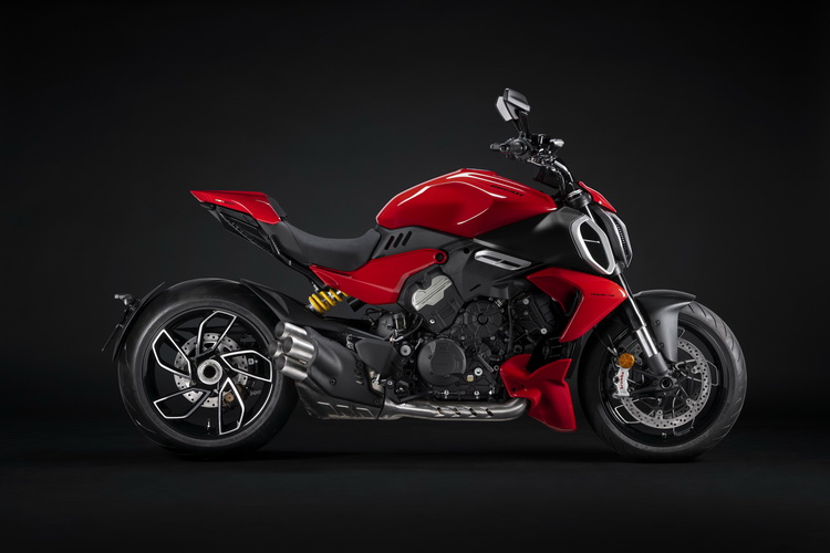 Ducati Diavel V4 สปอร์ตครุยเซอร์ที่หรูหรา น่าขับขี่