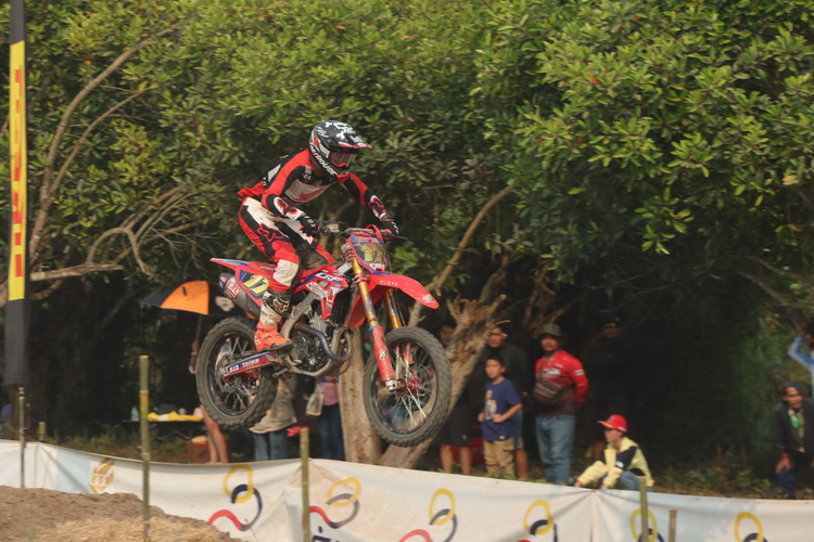 “แซงค์” กฤษฎา จำรูญจารีต ควง Honda CRF250R คว้าชัย FMSCT Thailand Motocross 2023 สนามที่ 2