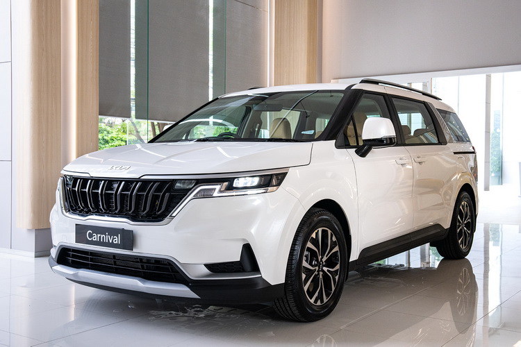 “Kia Carnival” รุ่นเริ่มต้น