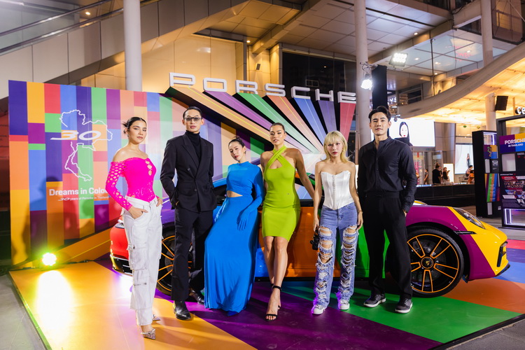 จัดเต็มแฟชั่นสีสันสุดจี๊ด อวดลุคกันในธีม “Dream in Colours”