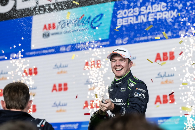 NICK CASSIDY มอบพลังให้กับกลุ่มเพื่อชนะการแข่งขันครั้งที่สองในปี 2023