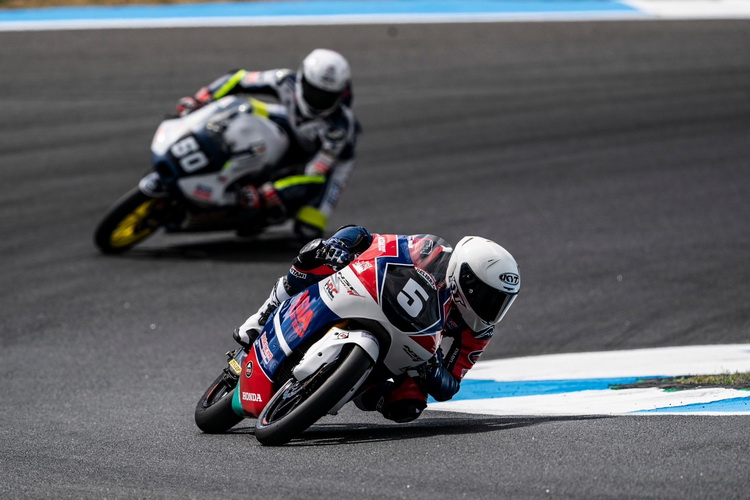 “ก๊องส์-ธัชกร” ซิวกริดแถว 5 จูเนียร์จีพี สนามแรก