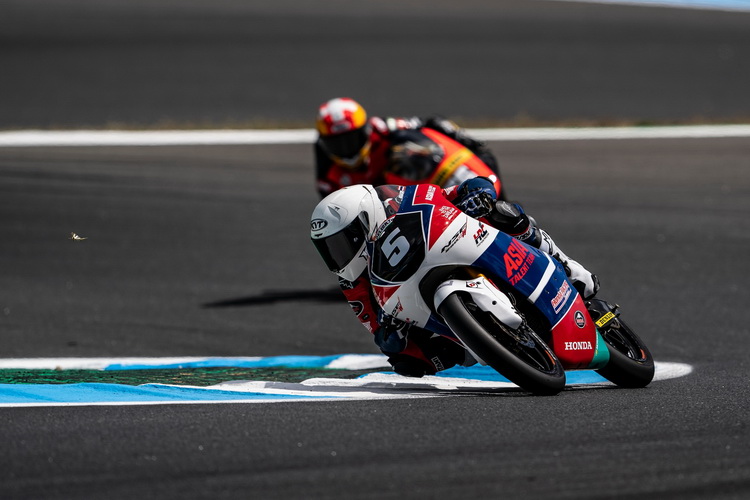 “ก๊องส์-ธัชกร” พร้อมลุยศึก “จูเนียร์จีพี” สนามแรก