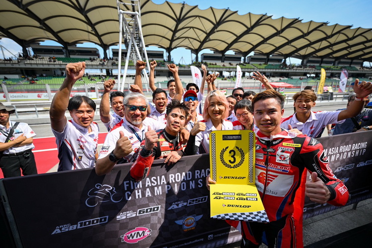 “ชิพ – นครินทร์” บิด Honda CBR600RR คว้าโพเดียม SS600