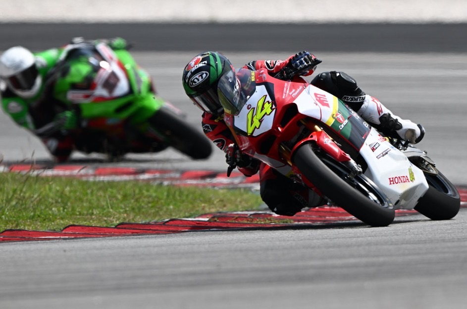 “มุกข์ – ชิพ” คว้าโพเดียม “Honda CBR250RR”