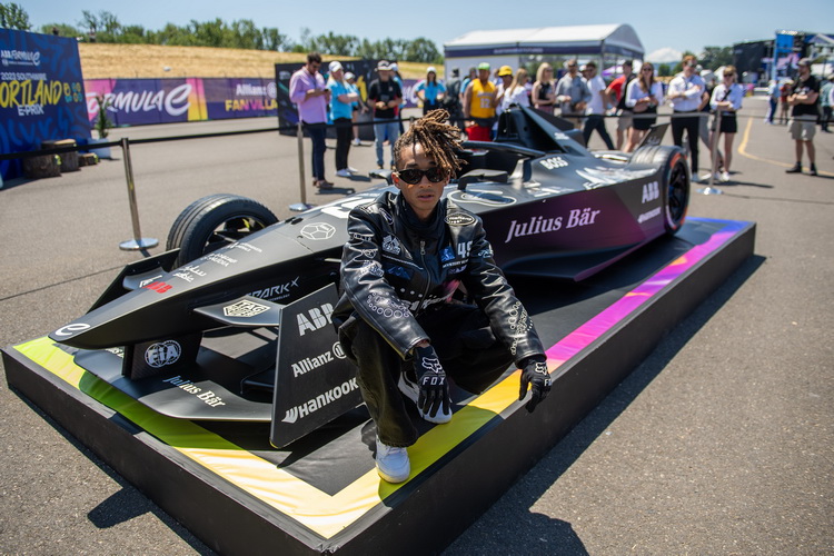 JADEN SMITH เผยการตกแต่งรถแข่ง Formula E ที่ SOUTHWIRE PORTLAND E-PRIX