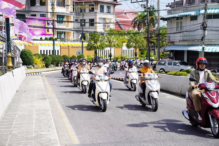 ฮอนด้า พาลูกค้า LEAD125 ควงเพื่อนซี้ขี่ชมเมืองปัตตานี