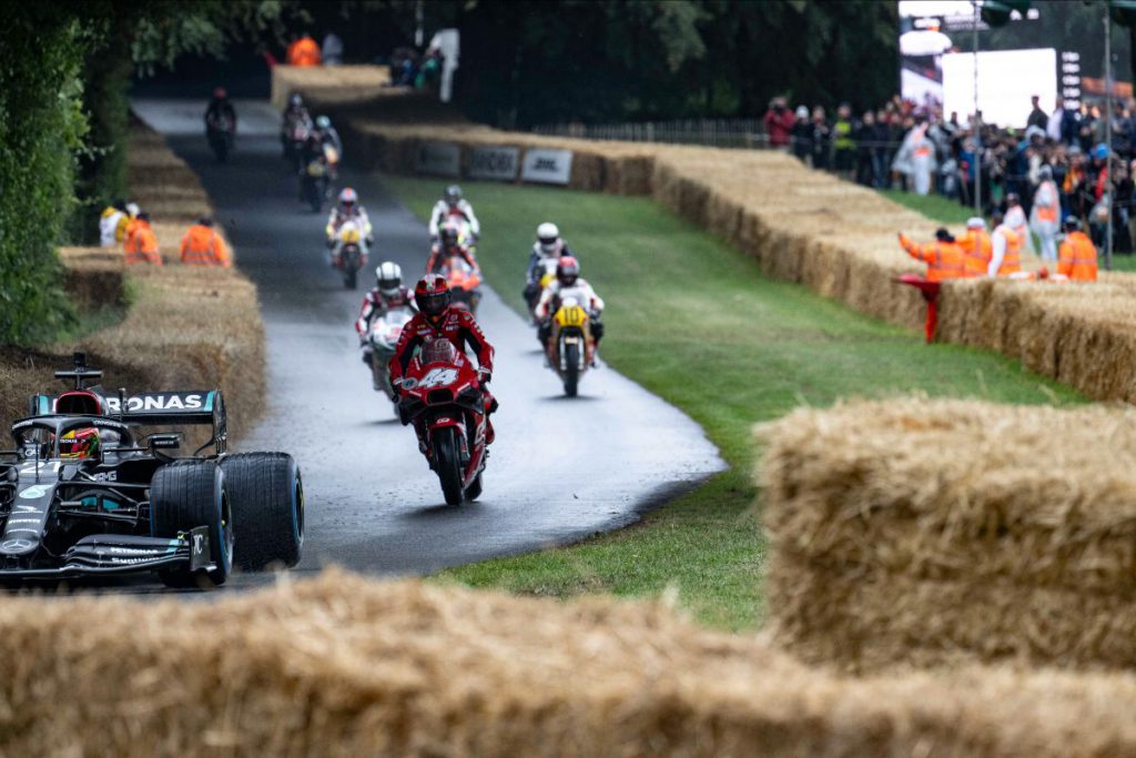 เครื่องจักรและตำนาน MotoGP™ เข้าร่วมการแข่งขัน Goodwood Festival of Speed