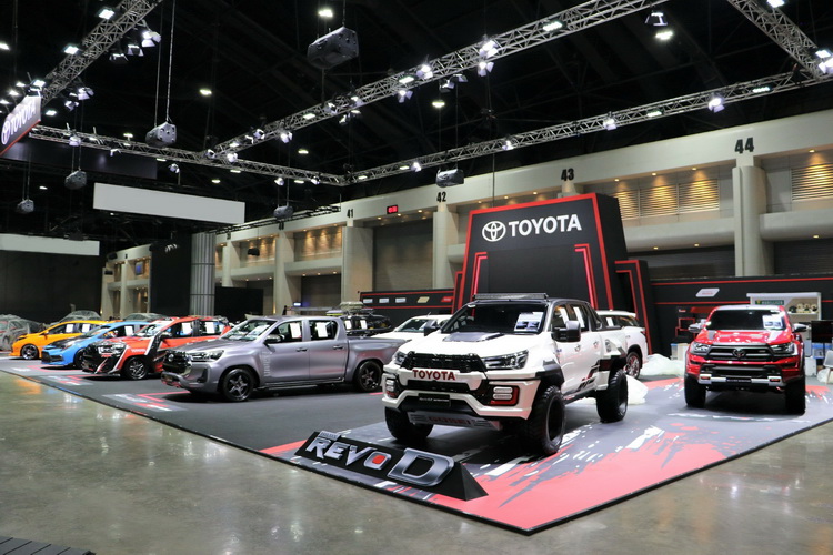 โตโยต้าแถลงยอดขายตลาดรถยนต์ครึ่งแรกของปี 2566 พร้อมคาดการณ์ตลาดรวมปรับตัวอยู่ที่ 855,000 คัน